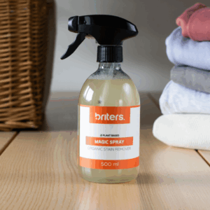 Briters vlekverwijderaar in sprayfles voor stapel schone kleding, geschikt voor alle kleuren textiel.